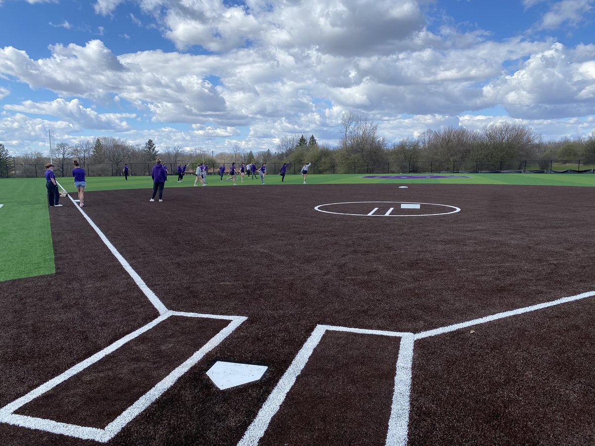 regent_softball's tweet photo. First practice on our new field! 🤩😍 https://t.co/zufEbzIsuL
