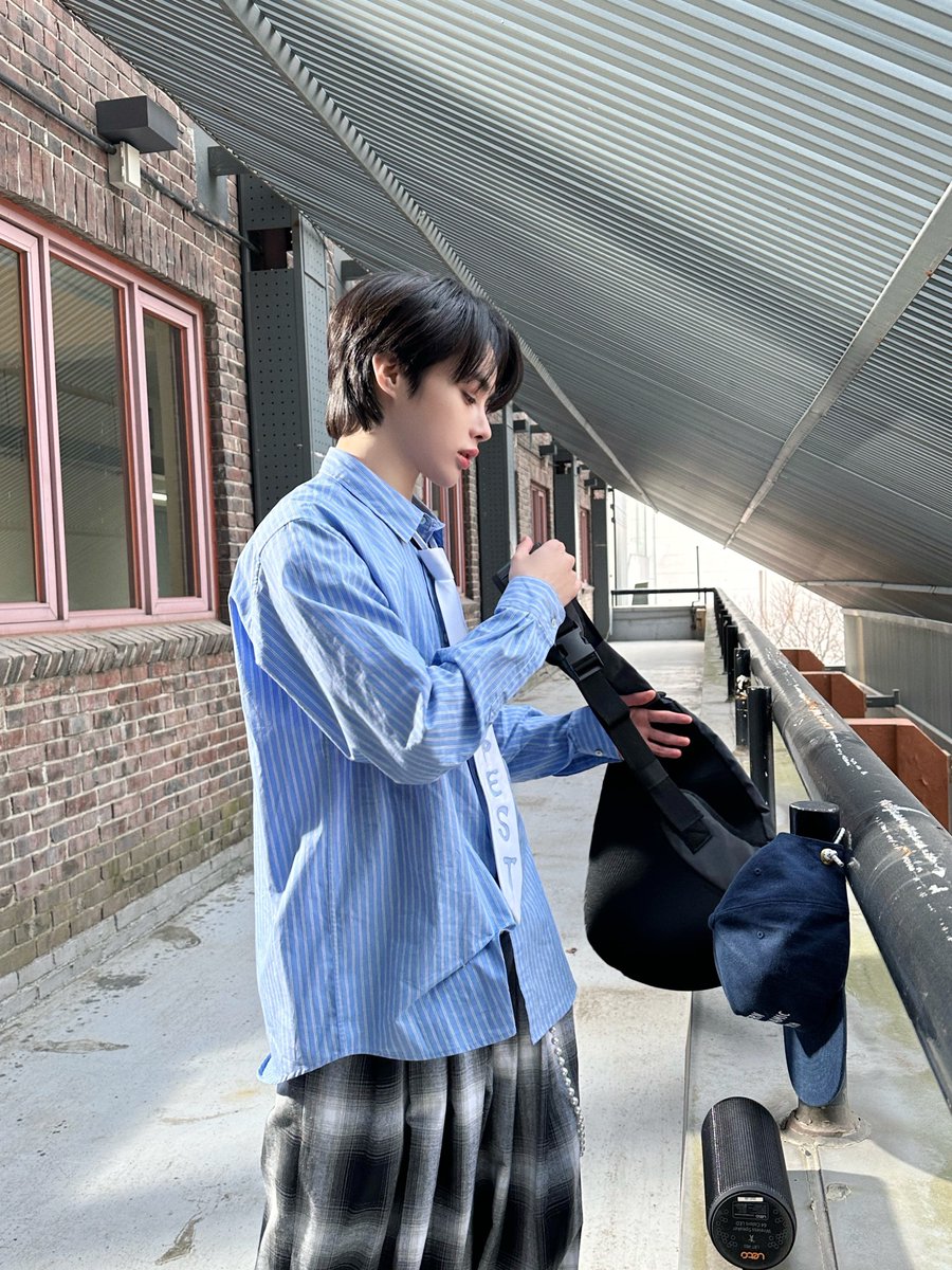 TPST_twt's tweet photo. [#한빈] 신입생 iE들~ 템풍 UNiEVERSITY에 갈 준비 됐나? 😉☺️ https://t.co/NzDK4yWqgB