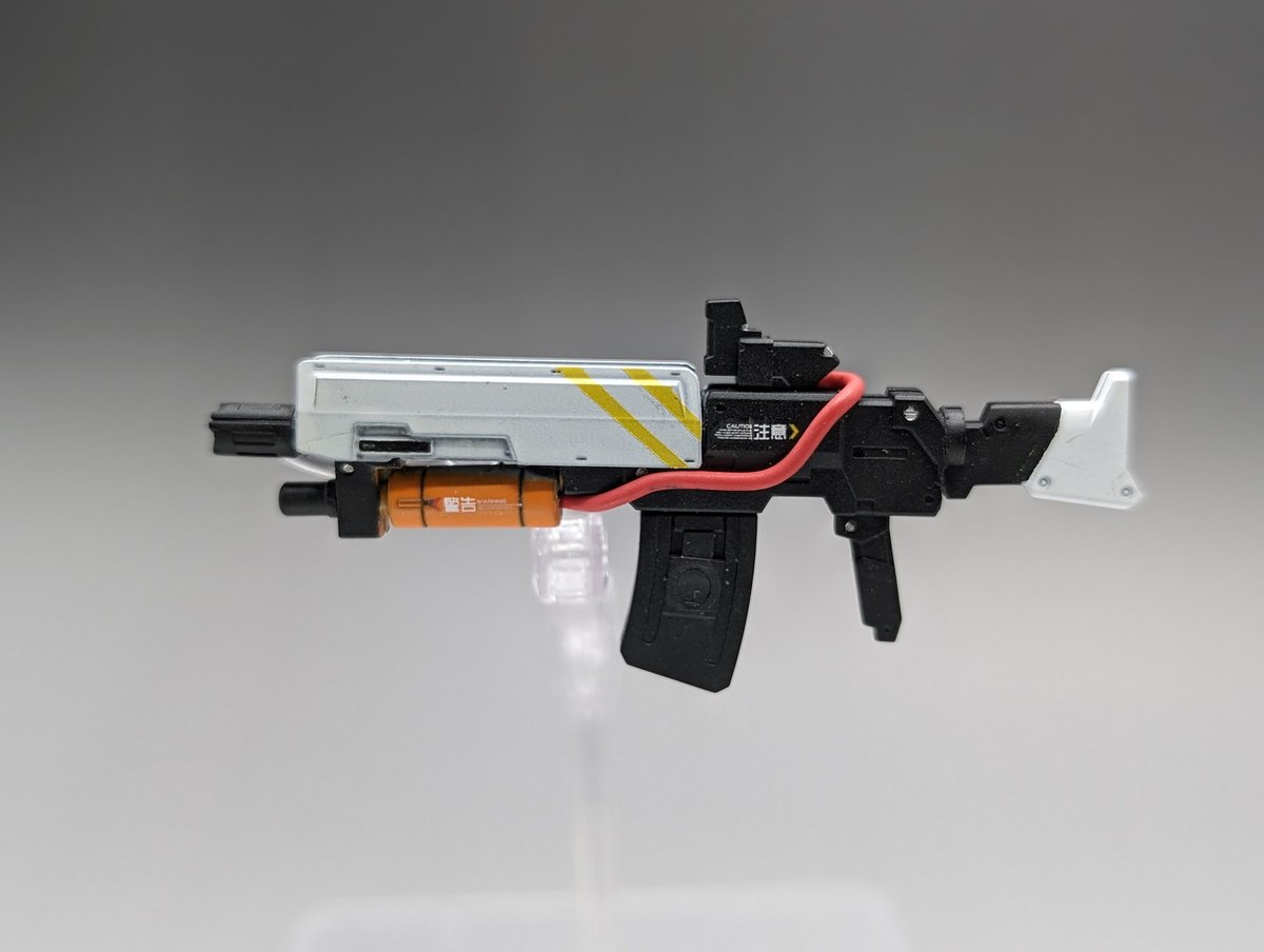 #30MLGEX 87式汎用電磁制圧小銃　 プラズマ弾を発射できるエネルギー銃 威力の調整が可能で非殺傷モードから 装甲板を容易く貫通する威力まで 調整が可能。