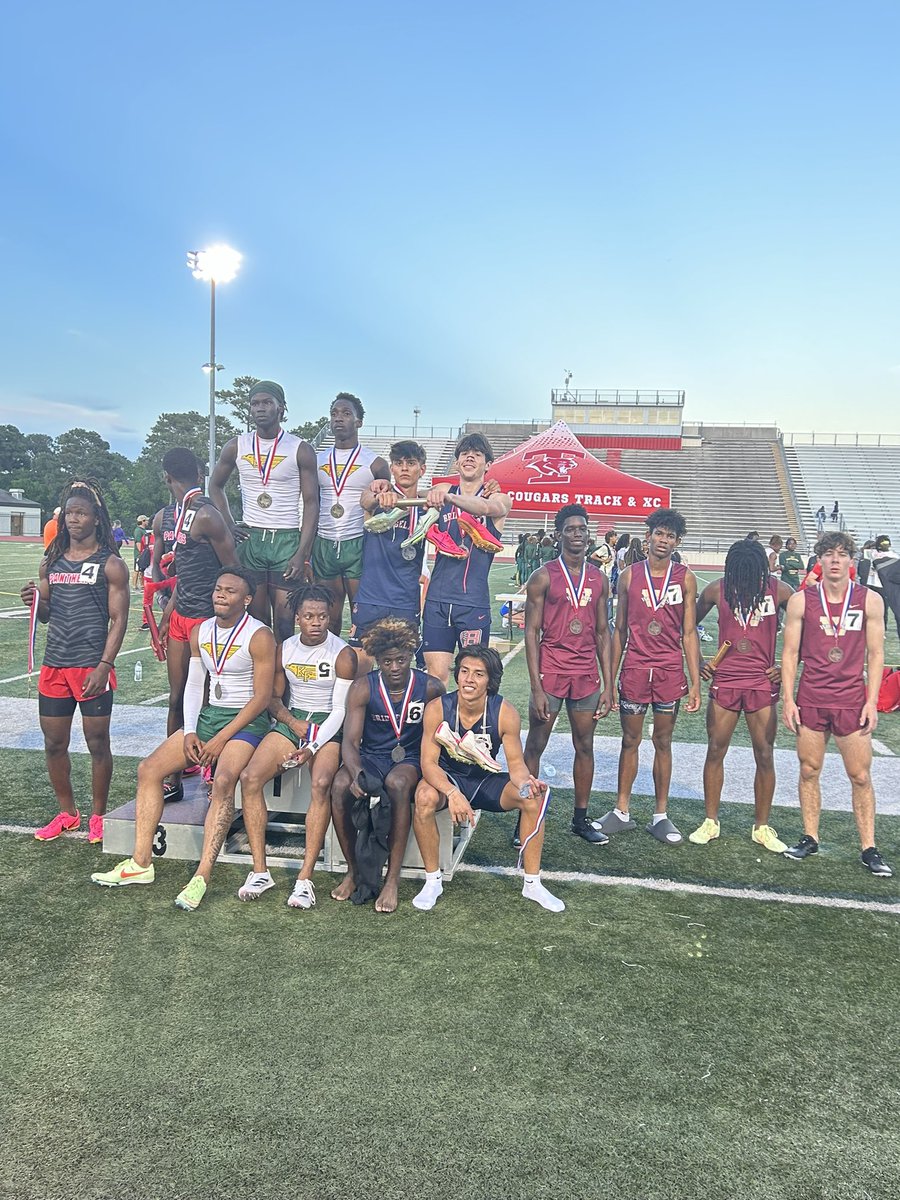 4x400m Relay team, consisting of Phillip Okechukwu, Jordan McDaniel, Kyle Richardson, and Jordan Godfrey with a SB 3:18.24! Punched their ticket to Regionals! @CW_Athletics @CyWood_Boosters