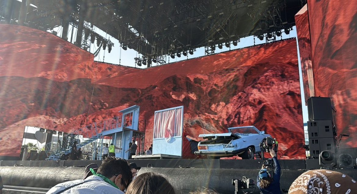 THE STAGE ALREADY REPRESENTING THIS NEW ERA IM CRYING #BRINACHELLA