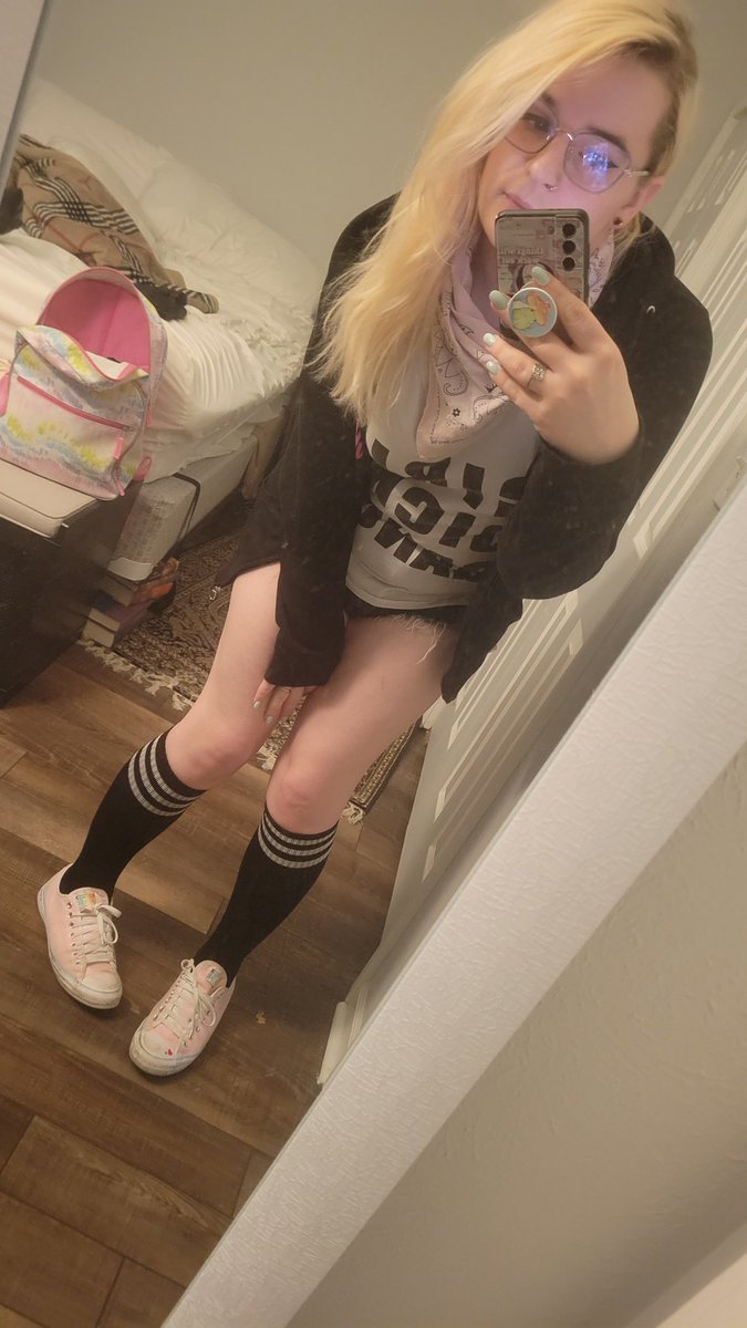 brattysakuraXxX's tweet photo. I had a cute outfit today. π©΅π©·π€
#TransRightsAreHumanRights #transgirl #transpride #grunge #daysndaze https://t.co/jNGunPRz0v