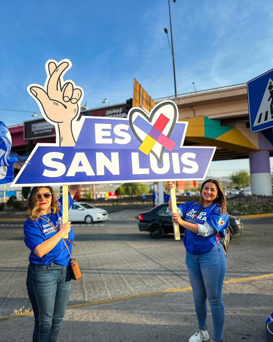 DavidAzuaraSLP's tweet photo. ¡Viernes de crucero! La invasión azul llegó con Fuerza 💪🏽 y corazón ♥️ al Distrito 05 Federal con @MarkoCortes Jefe del @AccionNacional ¡vamos Pa’delante! https://t.co/eS4gajfhhm