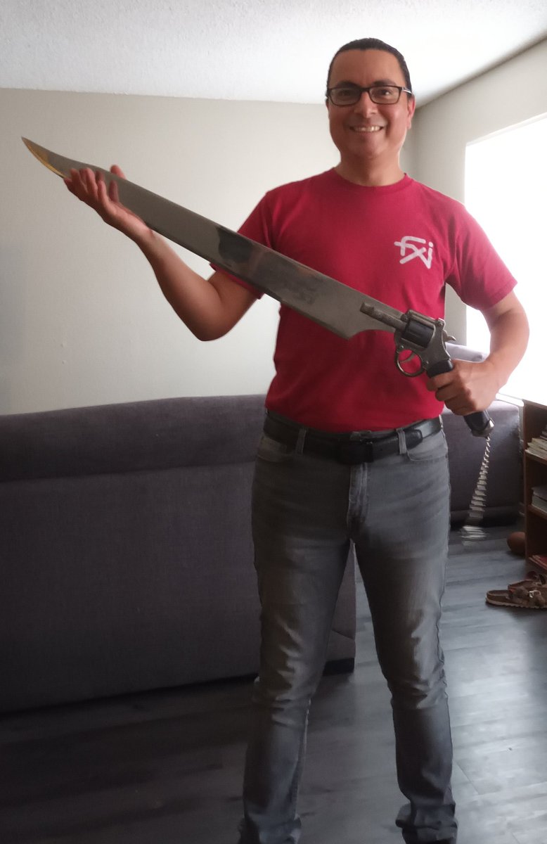 Hell yeah! Big thank you to @GamingStatues for my free gunblade replica from his giveaway! It's awesome! #ThankYou #giveaway #FinalFantasy #FFVIII