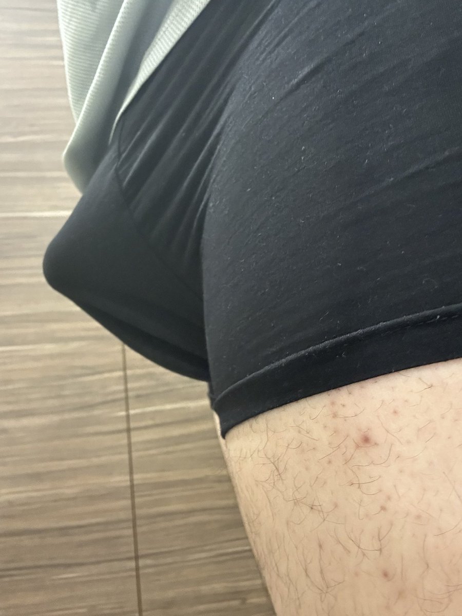 lovebear1010's tweet photo. 一早就有點硬硬的，怎麼辦 https://t.co/J3Mqg0Umgt