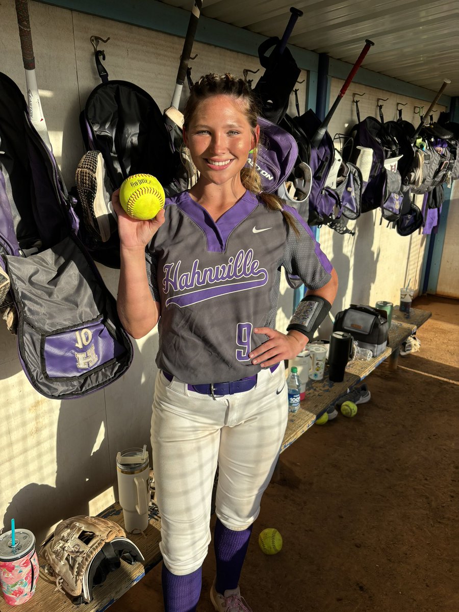 Playoff Bombs! <a href="/Kloe_white/">Kloe</a> starts us off with her 1st ever career 💣 and <a href="/DempsterAmberly/">Amberly Dempster</a> sends it over for the GRAND SLAM then <a href="/jennacancienne/">Jenna Cancienne</a> makes it a back to back 💣 in the 5th! Got the win 10-6! Incredible team win! 💜💛 Keep going ladies!