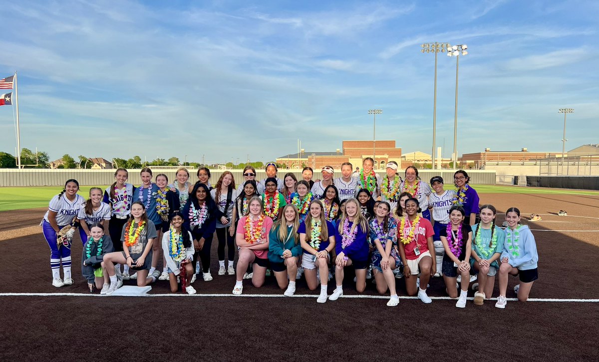 CoachMatlock44's tweet photo. Great turn out for @NelsonAthletics and Sr Night @IHSFrisco !!
#futureKnights https://t.co/R6G2FQj9mF