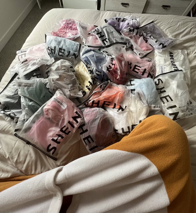 Watch GizzyLuvsU🫶🏼's leaked NSFW photo on TwXstars