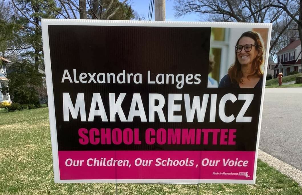 Running for School Committee 🧵 What is a School Committee? A School Committee is a group of elected or nominated members responsible for managing and overseeing the activities of a school & to provide it with community support. (I ran for SC 21/22 & 22/23)