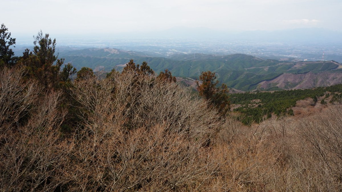 八溝山のてっぺん、宇都宮や那須方面が見下ろせてめっちゃ景色いいわ。こんな場所があったのか。