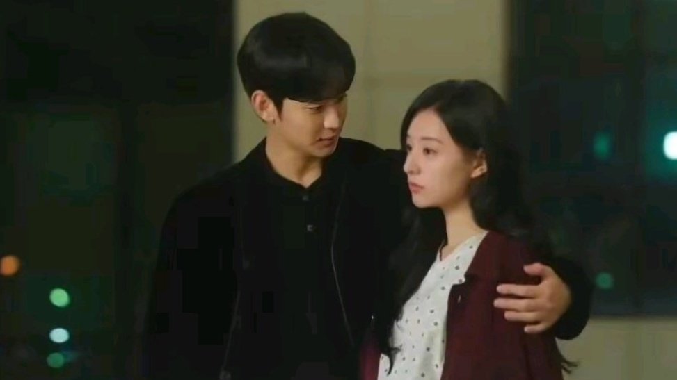 THIS IS NOT A DIVORCE THING. SO SWEET. Please give us a twist that hae in never really filed that paper. Char! #Kimjiwon #Kimsoohyun #QueenOfTearsEp11