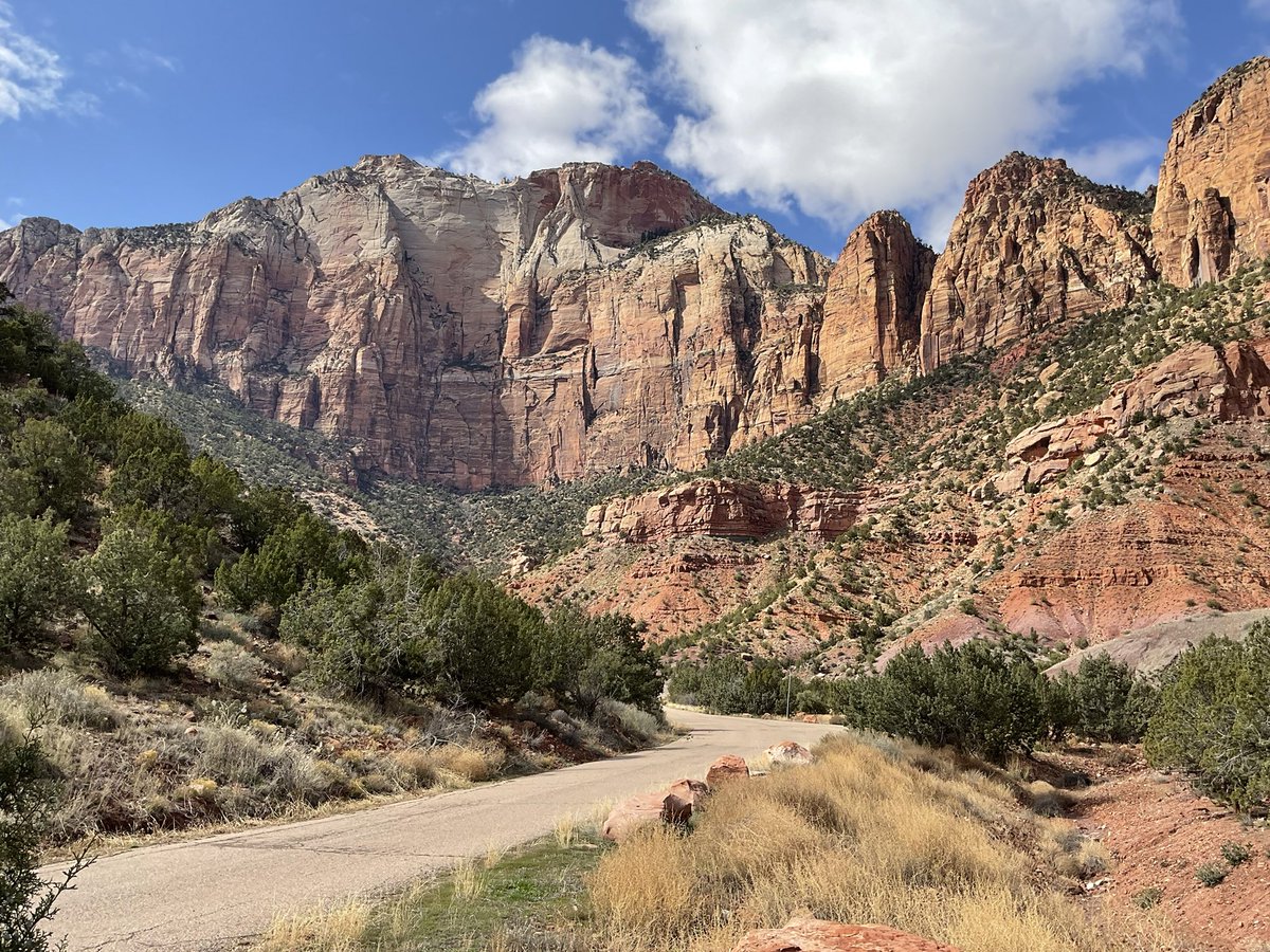 Trusquin's tweet photo. @LemieuxChristi5 Pas nous, on ne cesse de nous éblouir devant ces montagnes et ces immenses plaines… https://t.co/y0nHIdypPF