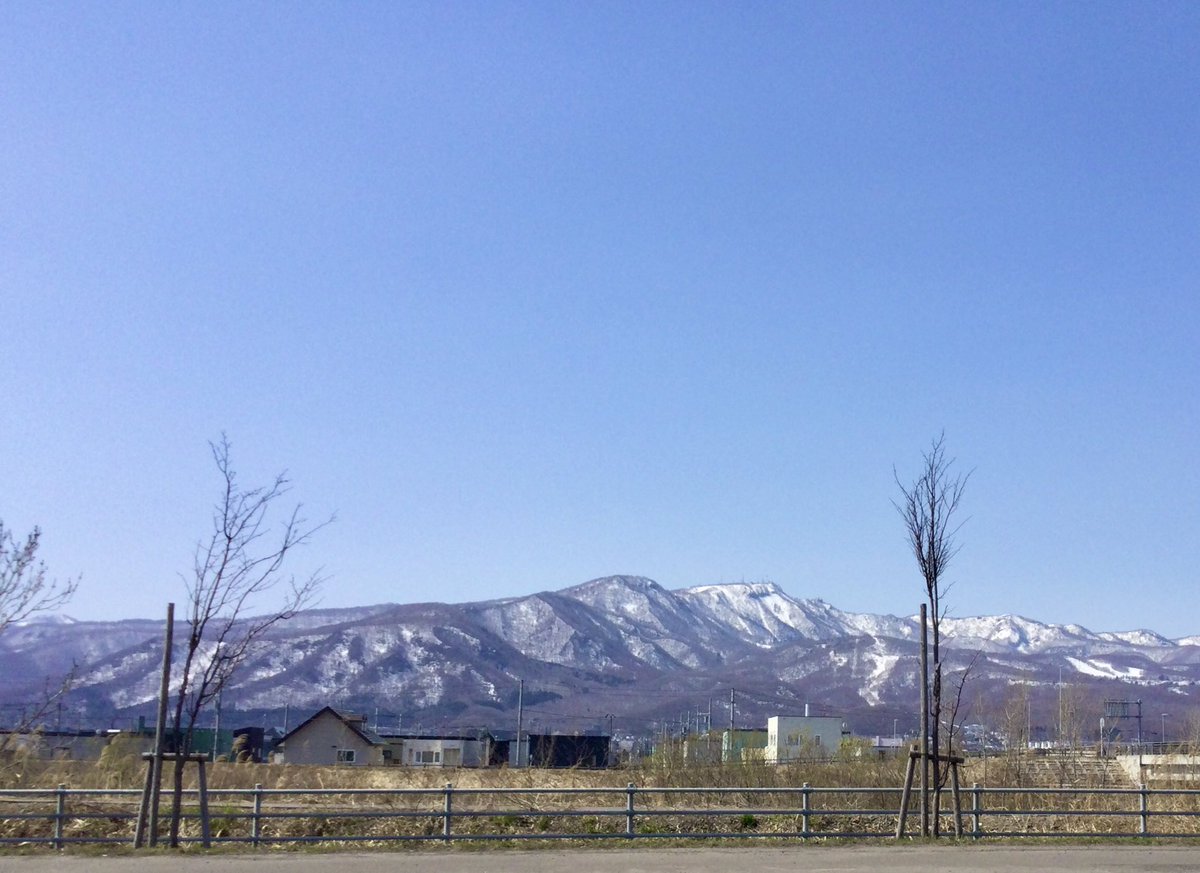 市街地の雪はもう無くなったけど、手稲山はまだ白い☃️
#札幌市　#イマソラ