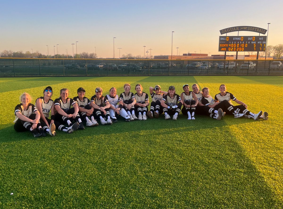 Still Smilin’ with a sweep over Salina Central! Thanks to everyone who came out to support us on this beautiful evening! 😃 #ACAllDay 
Game 1: 6-0
Game 2: 7-5