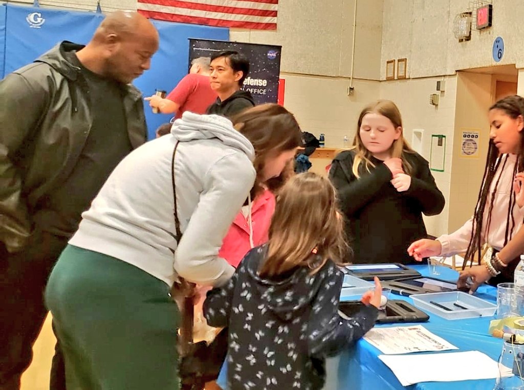 AcademyFcps's tweet photo. PROUD! @BraddockElem Leadership Ambassadors participated🦅 @WakefieldForest STEAM Fair as XSTREAM Robotics Club members! The girls conducted interactive demonstrations for mini @Sphero, @HexbugsI &amp; @ARosieRiveter Self Stopping Robots. Excellent 👏🏽👏🏽👏🏽👏🏽 Presentation! @FCPSRegion6 https://t.co/3pmynnR0je