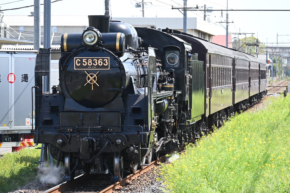 SLパレオエクスプレス(の送り込み回送) デキ105+旧客4両+C58 363 旧客が約25年ぶりに桜が見頃な秩父鉄道に入線! 広瀬川原→熊谷 ...