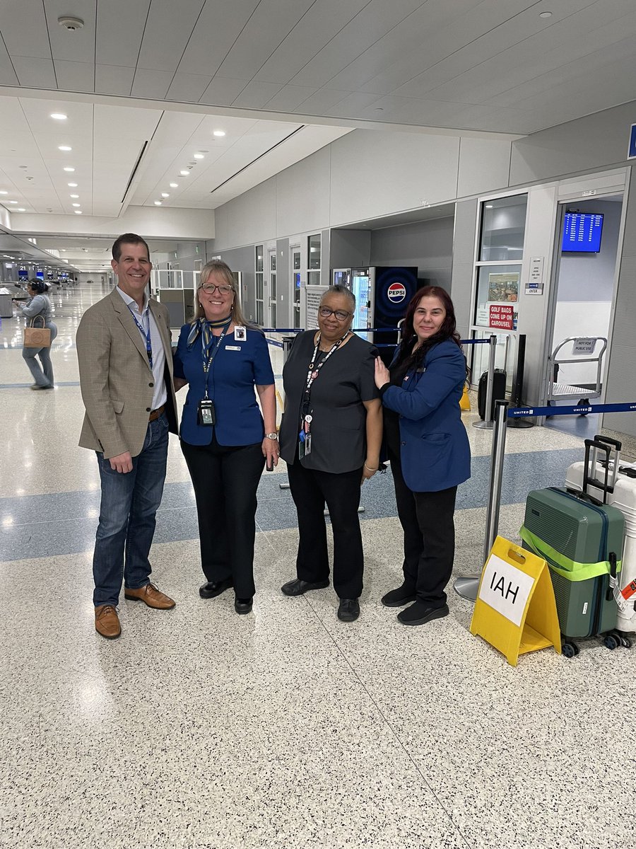 “Thank you”, to our SVP of Airport Operations, David Kinzelman, for spending time with the LAS family before flying out this morning and making such a positive impact with our employees @DJKinzelman @jacquikey @GBieloszabski @espresso613 @HollonPhillip