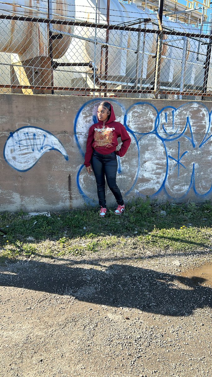 BGossitt's tweet photo. @_gariii  got her foot on they necks all 2024!! New visuals on the way!!! #biggariiithebiggest #chewchewbeats #chicagofreshmanclass #chicago #drillmusic😈😈 https://t.co/X19w3devEW