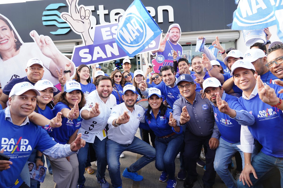 MarkoCortes's tweet photo. En las calles de #SanLuisPotosí se siente la esperanza del cambio, de un mejor México y que al fin el estado tendrá grandes representantes en el Congreso con @VeronicaRdzSLP y @DavidAzuaraSLP.

¡#LlegóLaHora del cambio! https://t.co/EybFfT8Ahr