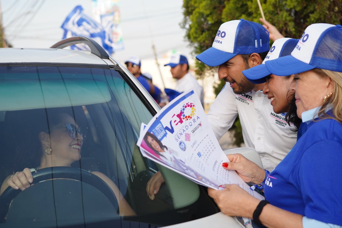 MarkoCortes's tweet photo. En las calles de #SanLuisPotosí se siente la esperanza del cambio, de un mejor México y que al fin el estado tendrá grandes representantes en el Congreso con @VeronicaRdzSLP y @DavidAzuaraSLP.

¡#LlegóLaHora del cambio! https://t.co/EybFfT8Ahr