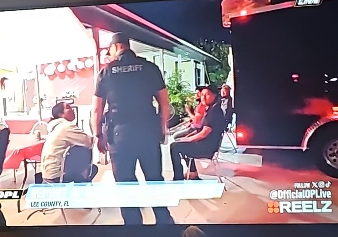 suzyemre's tweet photo. This was a weekly thing when I had my previous next-door neighbors. I never called the police though.
@OfficialOPLive @ReelzChannel #OPLive #ShawnPatrolLive #ProfessionalChatters #MissingFrank https://t.co/JAo2ztKVGa