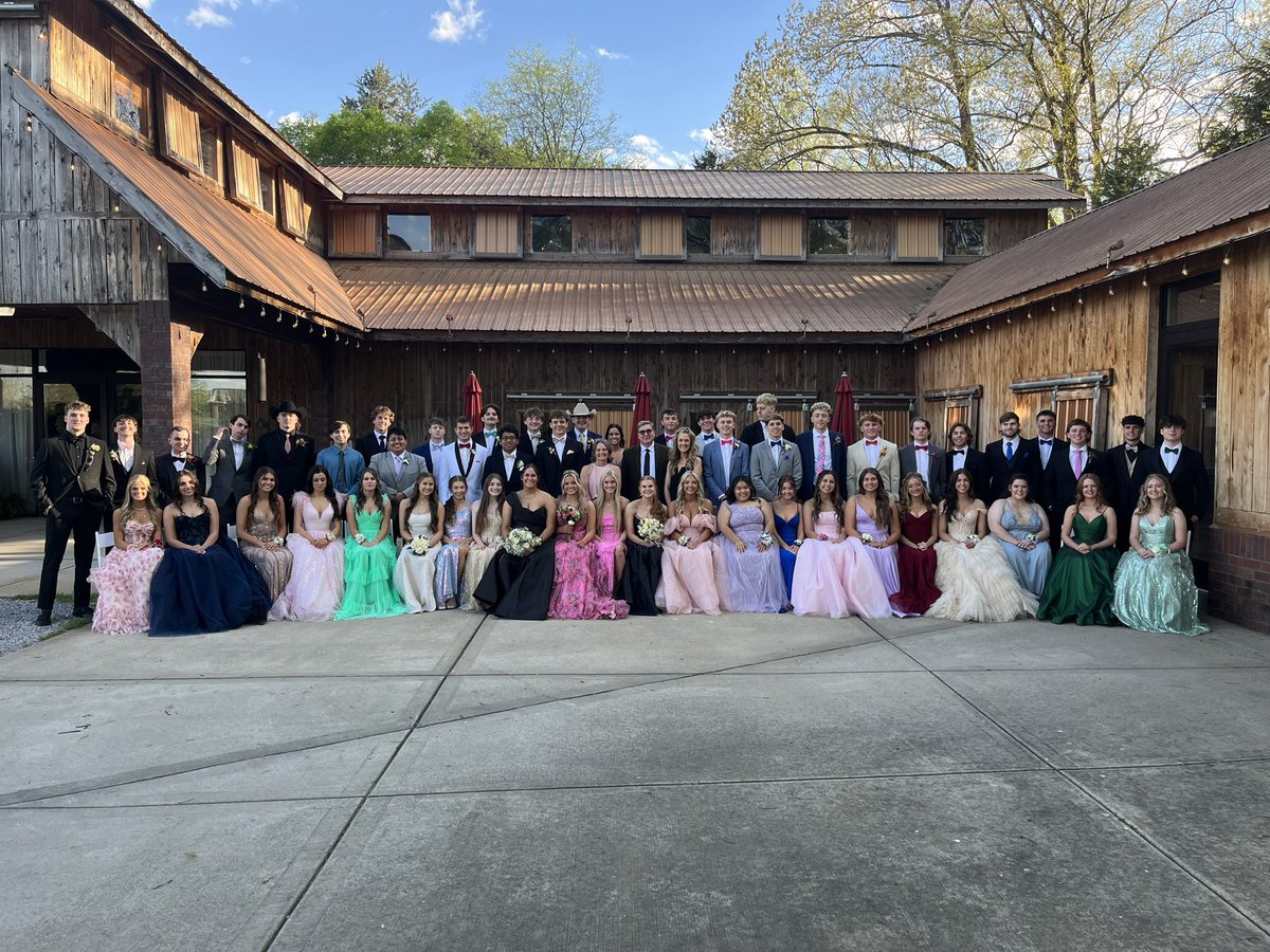 SainTroop's tweet photo. Our @CougarsMTCS Jr/Sr Banquet was a big hit! Congrats to our Banquet Queen @BellaBurdette &amp; King @jessep_72 Thanks to @UTK_Football &amp; @coachjoshheupel for sharing Jesse with us this weekend. @MTCSAthletics https://t.co/HUv5glSo5c