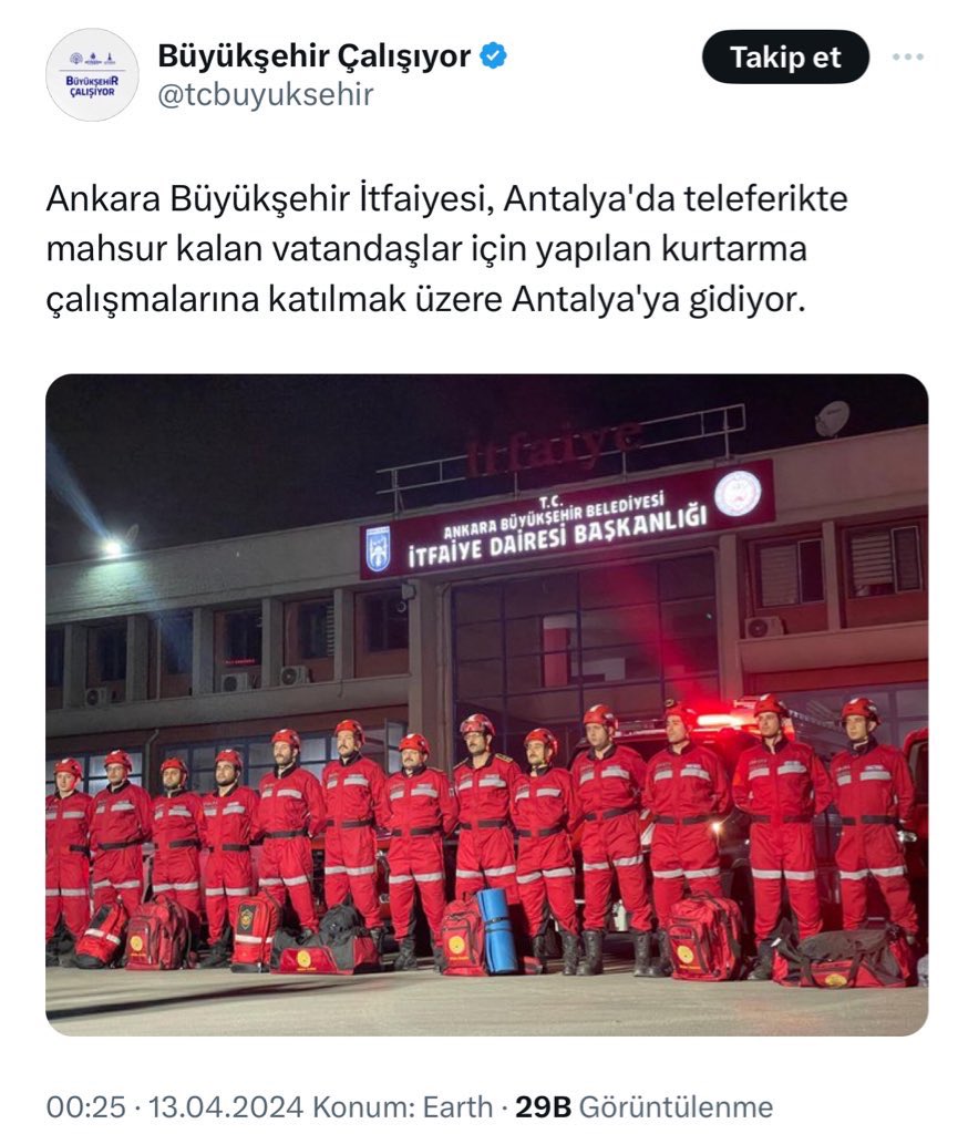 Bunlar gidene kadar herkes kurtarılmış olur İnsanların hayatları üzerinden şov yapmaya gerek var mı? Millet can derdindeyken bir de poz verip fotoğraf çekinmişler