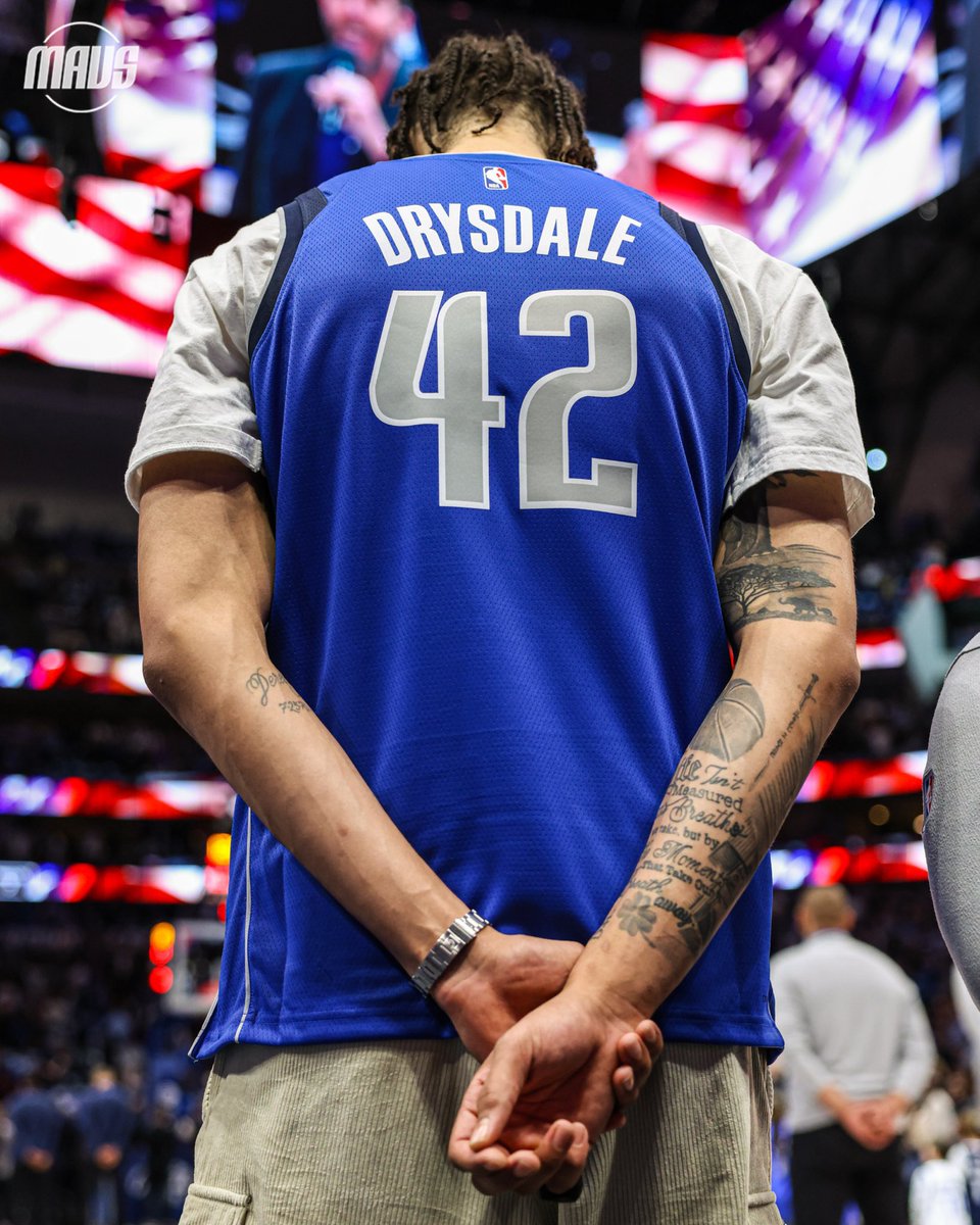 DLive wore his mom’s jersey tonight 😭❤️