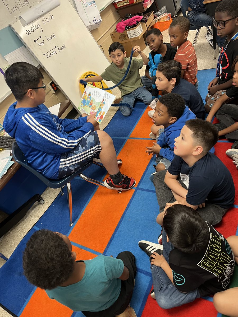 _Lvbennett's tweet photo. @DunnES_AISD Student counsel getting into D.E.A.R today! ❤️🤍 https://t.co/oKPrk6CZE3