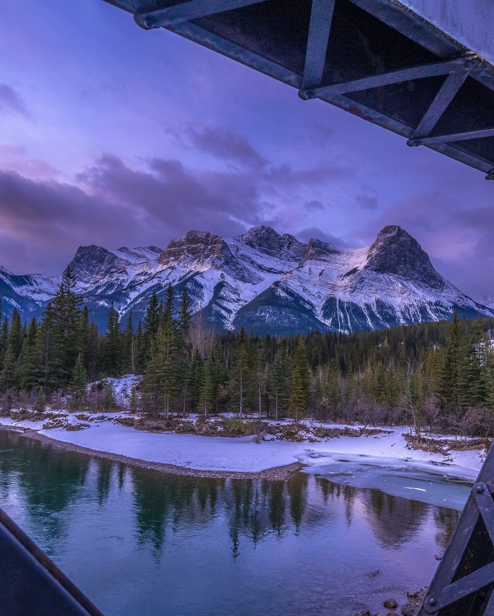 Blue hour from the Canmore Engine Bridge 📍

Retweet if you're ready to see this view in person! 

📸 IG: inaweofmountains | #ExploreCanmore #ExploreKananaskis