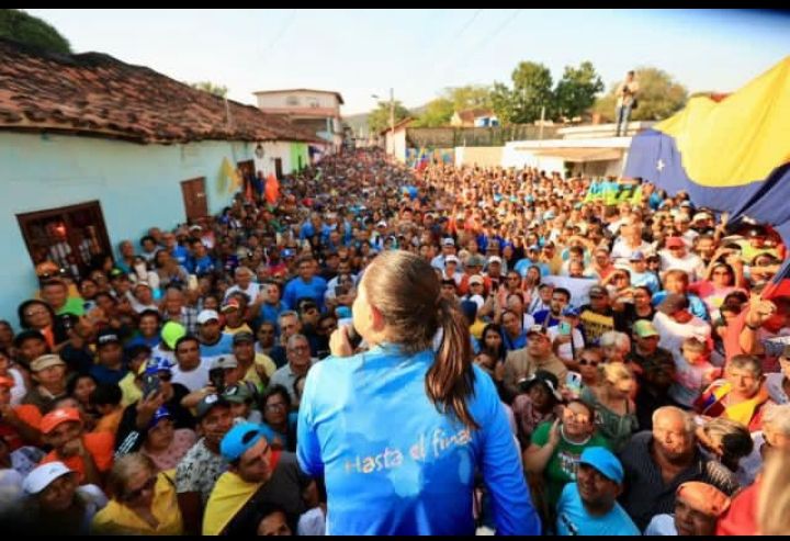 AraguaPregona's tweet photo. Aragua recibió a @MariaCorinaYA por todo lo alto, vecinos de San Sebastián y municipios vecinos se volcaron a aclamar a la Candidata Unitaria electa en la Elección Primaria del #22Oct23 y a quien acompañarán #HastaElFinal #ConVzla https://t.co/ejZBtB5uEm