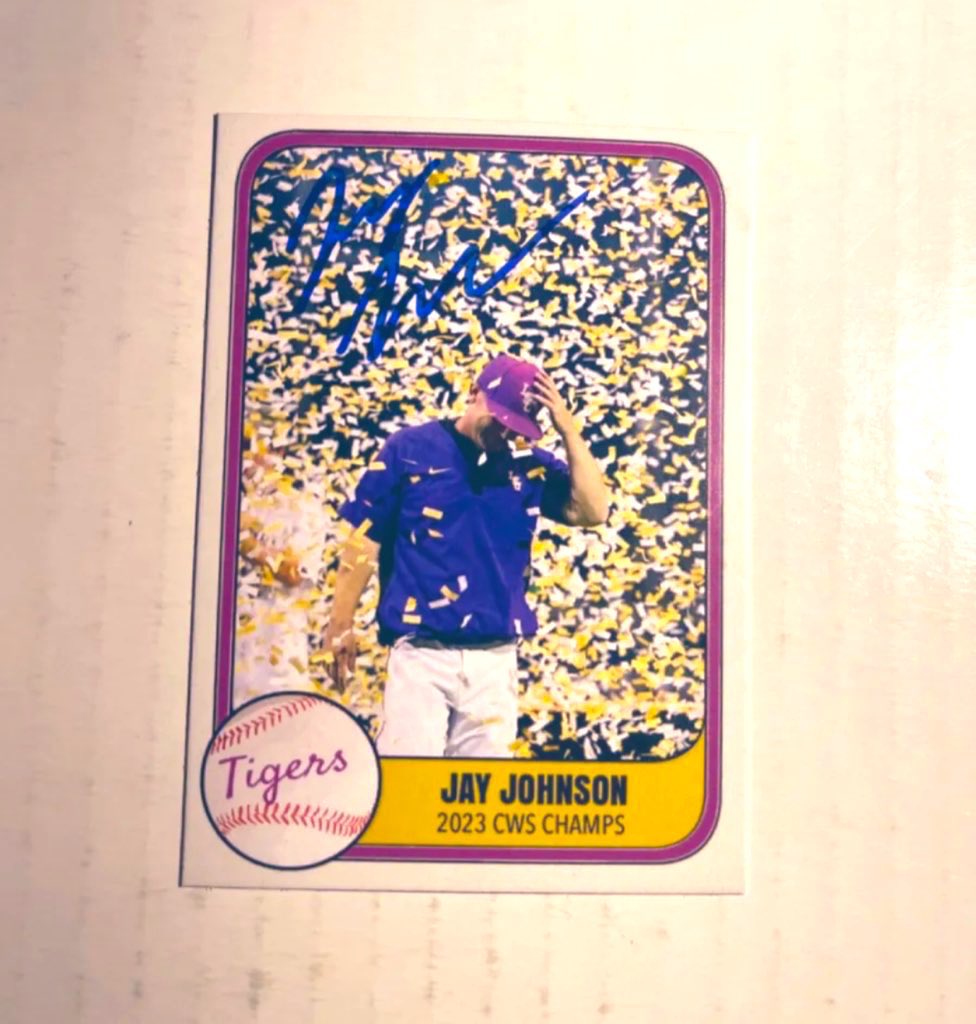 If I can get to 3,000 followers before the weekend ends, I’ll give away this Jay Johnson autographed baseball card (got a spare now that I gave another card to @Pegredd from the original giveaway 😉)