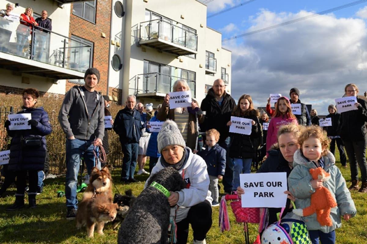 Petition calls for action to protect a park in Leighton Buzzard described as a “vital haven” for nearby families leightonbuzzardonline.co.uk/news/politics/…