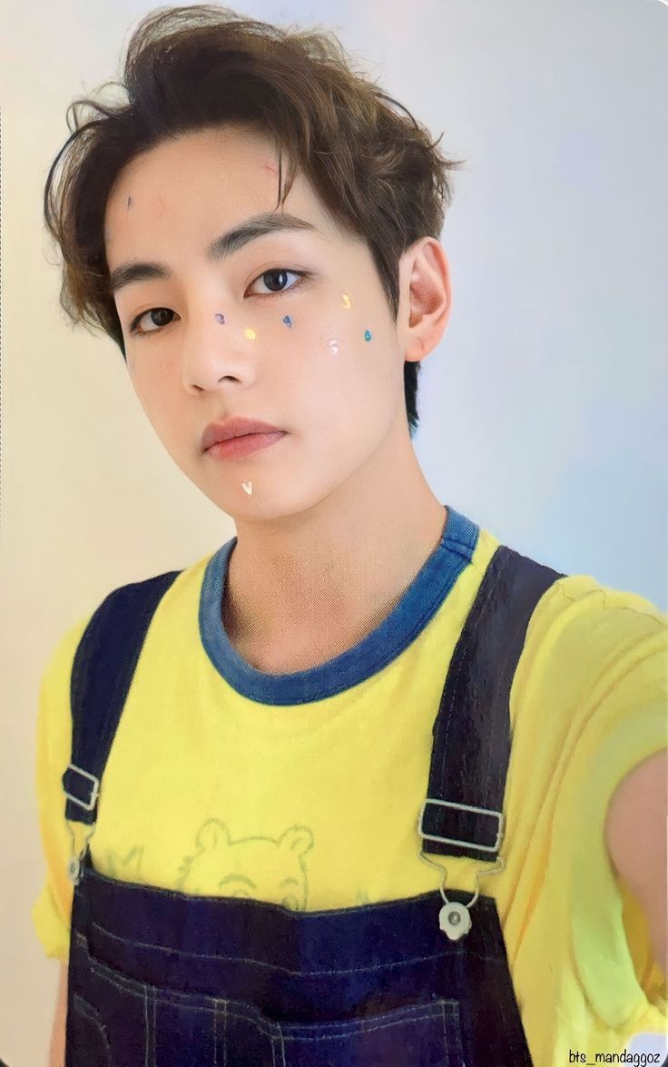 Holyhaeiinn's tweet photo. @Tthviee Yellow lts like Sunshine and suitable on you 💛
Who's always be there for Family, Friends and ARMY 🫡 https://t.co/o1t4LfBAhr
