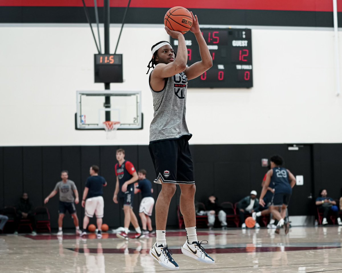 Future dude putting in work @ohyeadave x @nikehoopsummit