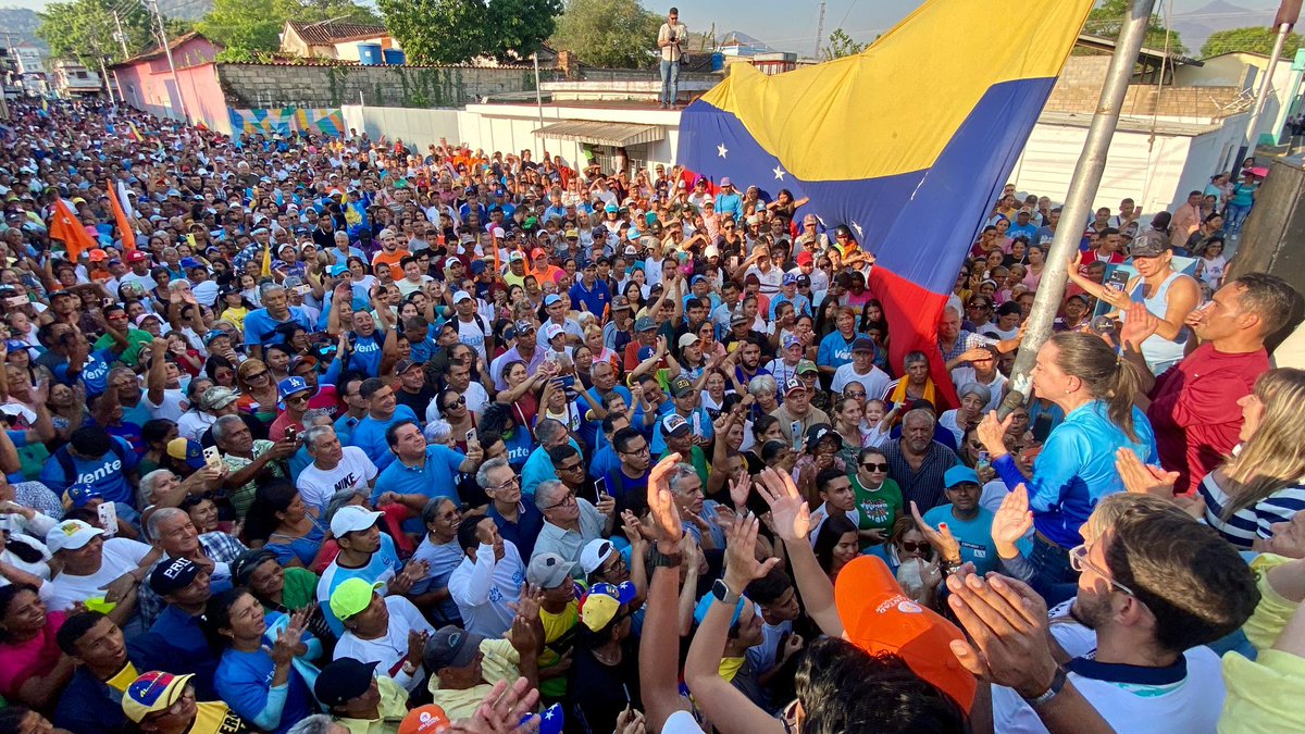 El sur de Aragua demostrando qué es lo que mueve a Venezuela en estas horas: Confianza y determinación!!

Urdaneta, Camatagua, San Casimiro y San Sebastián, gracias por este día inolvidable.
