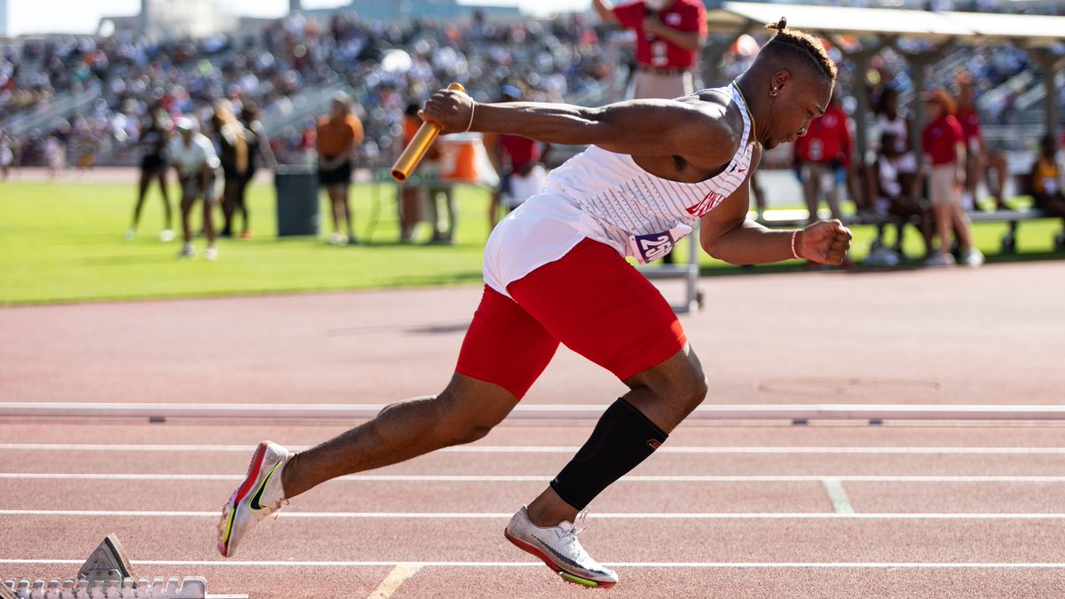 Highlights from area track meets: Basketball 5-star recruit Jacy Abii wins shot put. Duncanville dominates relays, sprints. Flower Mound phenom Samantha Humphries sees UIL career end because of injury. Coppell, Melissa stars shine in 100. Read: dallasnews.com/high-school-sp… @tandfn