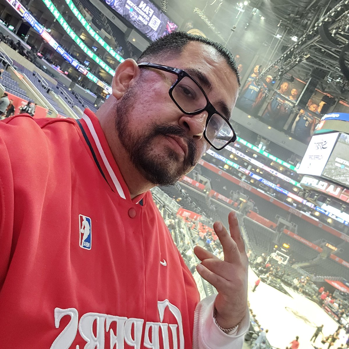 What's up @DJDENSE @LAClippers ? Can I hear 'Set It Off' by @bigdaddykane #RIP @djmistercee ? Representing #Clippernation #ClipperFamilia #214!