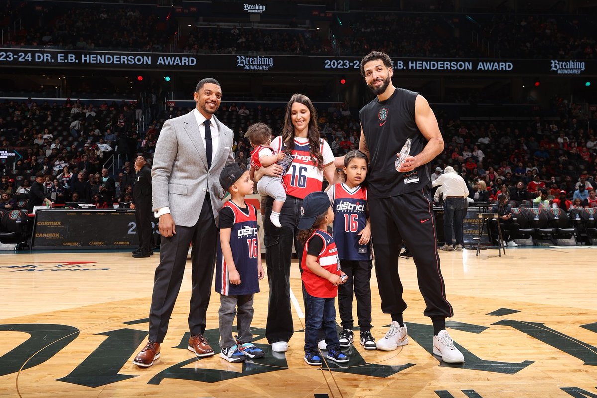 👏 Congratulations to Anthony Gill for being awarded the 3rd annual @WashWizards Dr. E.B. Henderson Team Award. This is AG’s 2nd time being recognized for his work in the D.C. community and beyond with the award. MSE Foundation is proud to make a $10,000 donation to