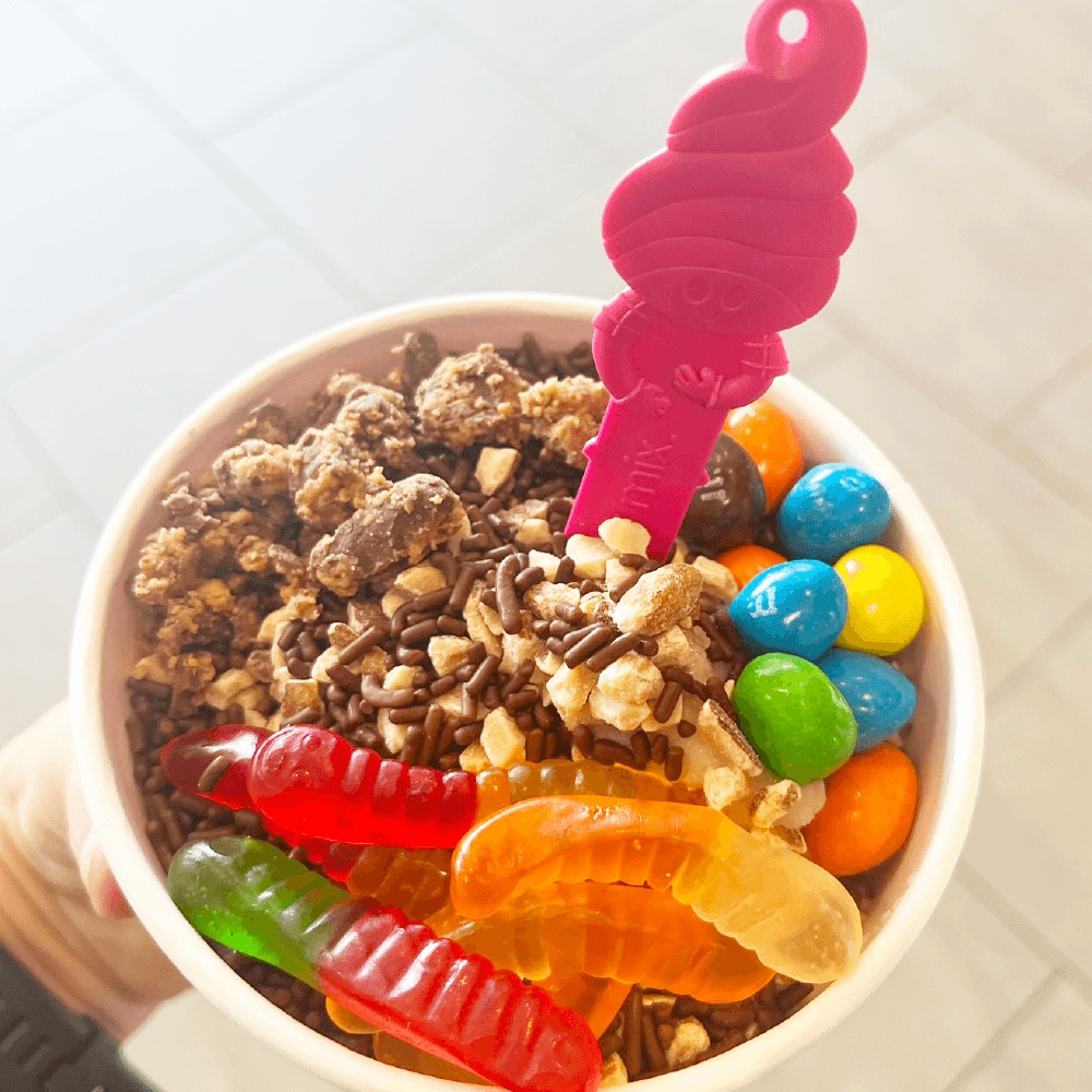 MenchieHesperia's tweet photo. TGIF! Tell us what you’re swirling this weekend! 📷📷
#Menchies #Froyo #TGIF #FroyoFriday https://t.co/OxyuHYocsz