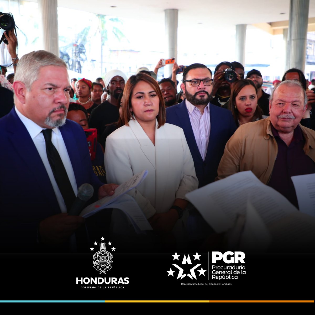 PGRHonduras's tweet photo. Con instrucciones de la presidenta de la República Iris Xiomara Castro, este día el Canciller Eduardo Enrique Reina, procedió a instalar a la Comisión Intersectorial de Alto Nivel para el cumplimiento de las Sentencias Internacionales relacionadas a las comunidades Garífunas, de la cual la Procuraduría General de la República forma parte.
El Procurador General, Manuel Antonio Díaz Galeas, resaltó que el Estado de Honduras en un ejercicio histórico e inédito ha logrado implementar una política estatal encaminada a facilitar la coordinación intersectorial para el cumplimiento de los compromisos internacionales en materia de DDHH.
