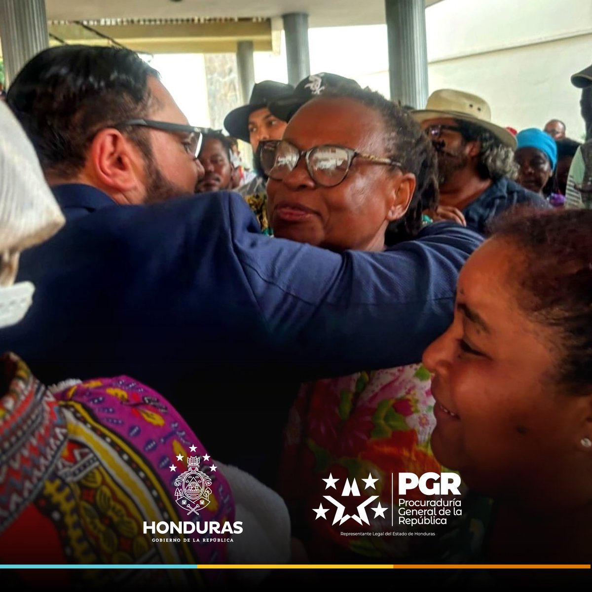 PGRHonduras's tweet photo. Con instrucciones de la presidenta de la República Iris Xiomara Castro, este día el Canciller Eduardo Enrique Reina, procedió a instalar a la Comisión Intersectorial de Alto Nivel para el cumplimiento de las Sentencias Internacionales relacionadas a las comunidades Garífunas, de la cual la Procuraduría General de la República forma parte.
El Procurador General, Manuel Antonio Díaz Galeas, resaltó que el Estado de Honduras en un ejercicio histórico e inédito ha logrado implementar una política estatal encaminada a facilitar la coordinación intersectorial para el cumplimiento de los compromisos internacionales en materia de DDHH.
