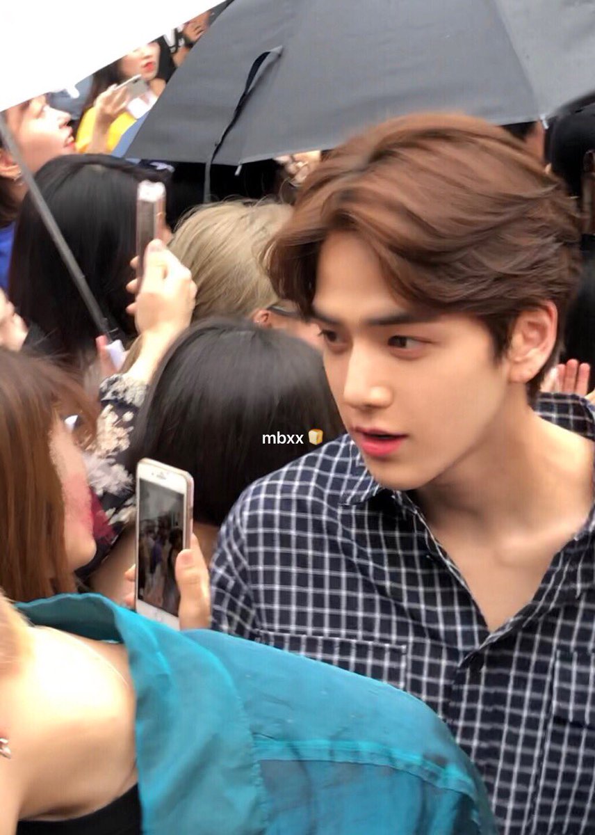 hoondilf's tweet photo. these younghoon photos that were taken by camera phone really went viral EVERYTIME who remembers https://t.co/raOHIf0UY4