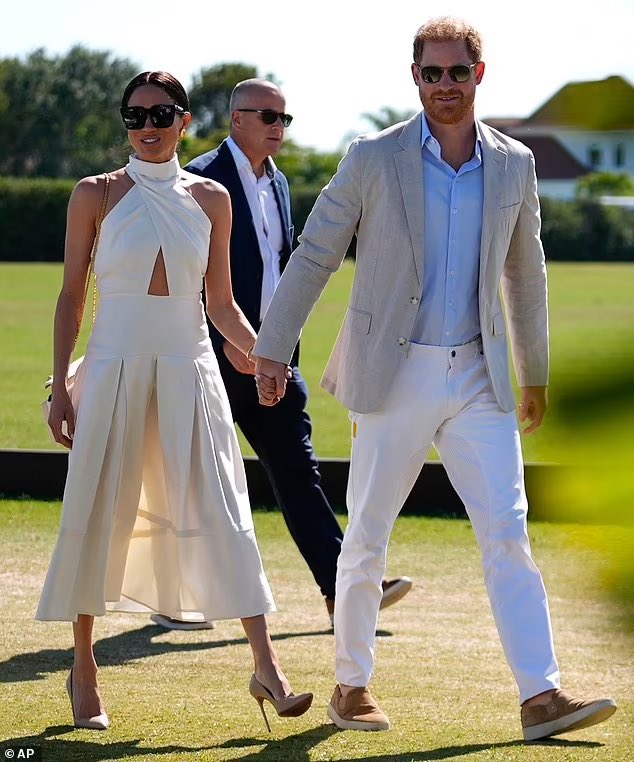 Meg's choice of outfits consistently shows that she was never suited for royalty. #FOMeghan #MeghanMarkIe #HarryandMeghanAreAJoke
