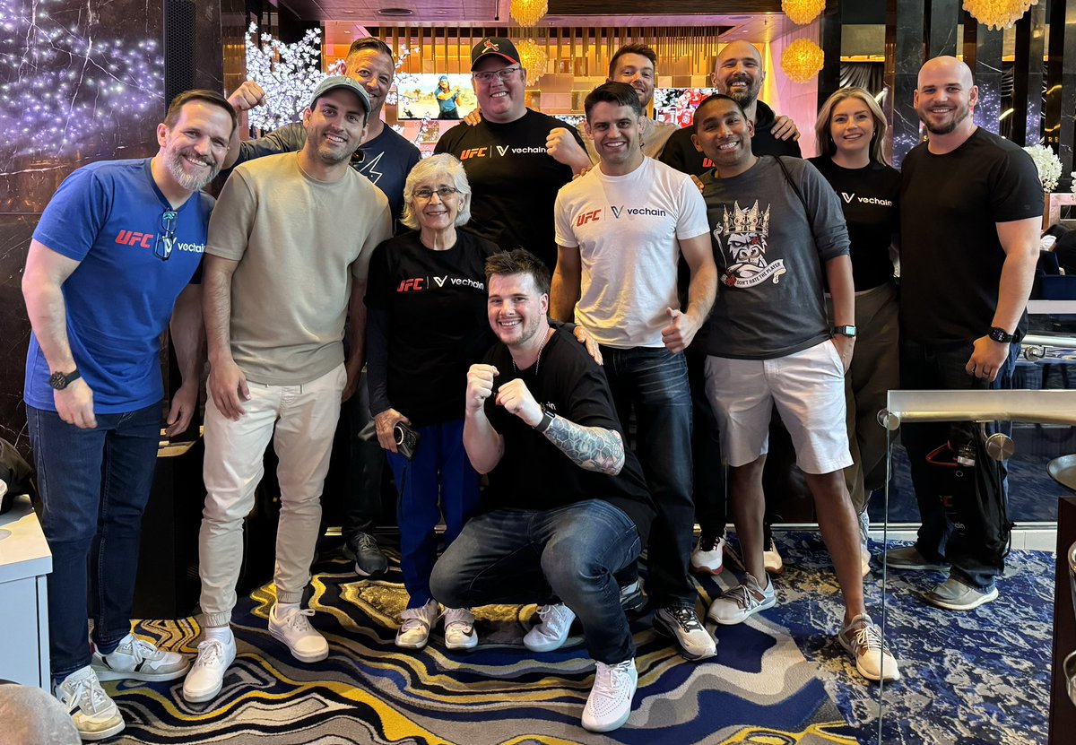 Nothing like a weekend in Vegas with the @vechainofficial family! The glove announcement was a MASSIVE success! UFC 300 tomorrow! 🙏