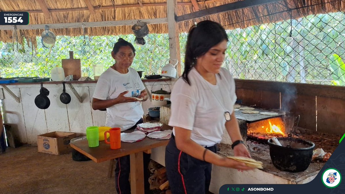 #IncendiosForestales||
Como parte importante de las actividades que se realizan en el campamento, las damas bomberas de la fuerza de tarea han colaborado en la preparación y cocción de alimentos para 80 personas de las diferentes instituciones que se encuentran en el campamento.