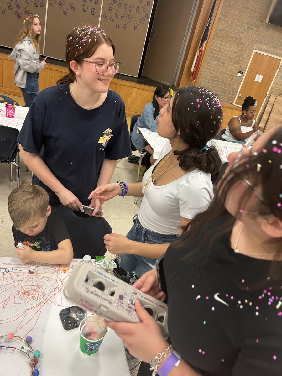 CoachMcGinnis23's tweet photo. Awesome night at Hobby Middle School Fiesta #rootedhobby #nisdhobby #fiesta @HobbyFcs https://t.co/IBMtIcGGK3