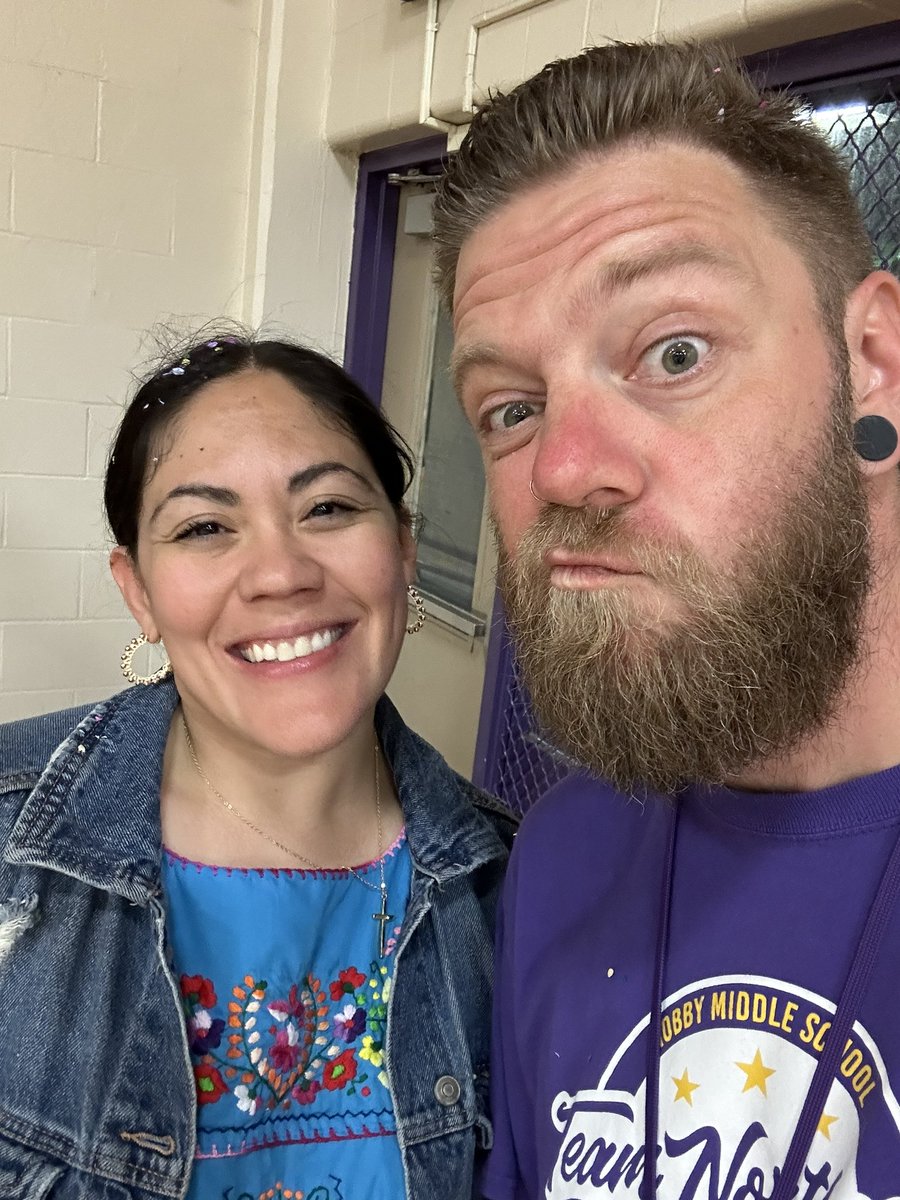 CoachMcGinnis23's tweet photo. Awesome night at Hobby Middle School Fiesta #rootedhobby #nisdhobby #fiesta @HobbyFcs https://t.co/IBMtIcGGK3