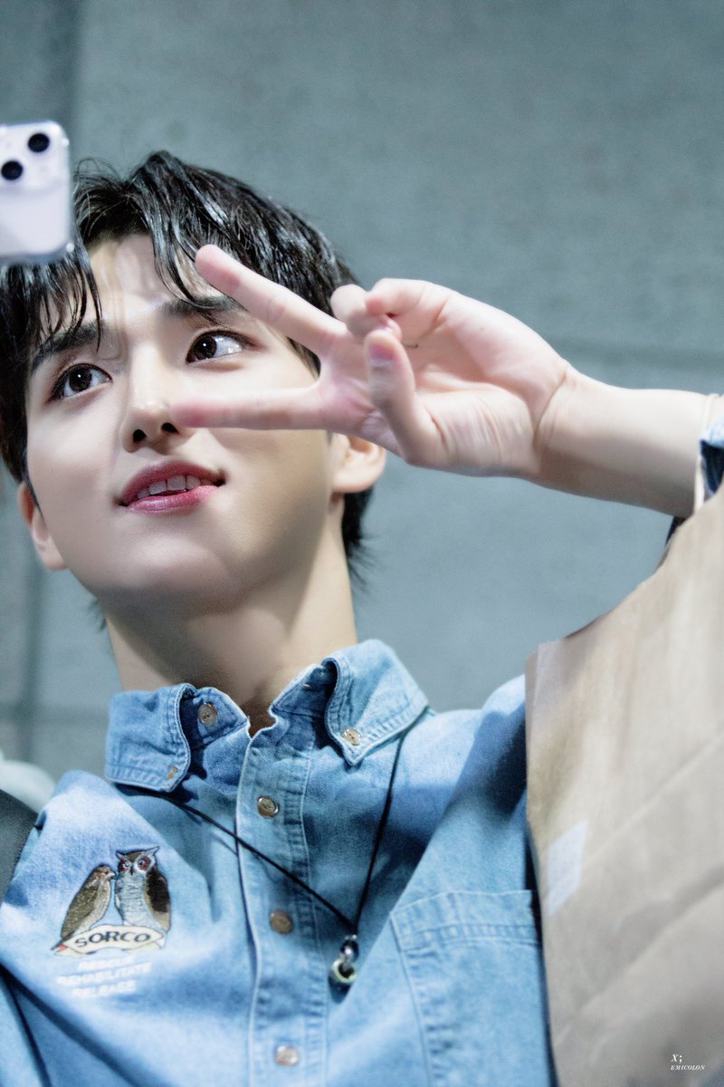 Xemicolon_pic's tweet photo. 240411 20:00     
뮤지컬 <이프아이월유>  퇴근길             

강인호  #차규민 

✌️😺✨ https://t.co/QRvdhmlrEz
