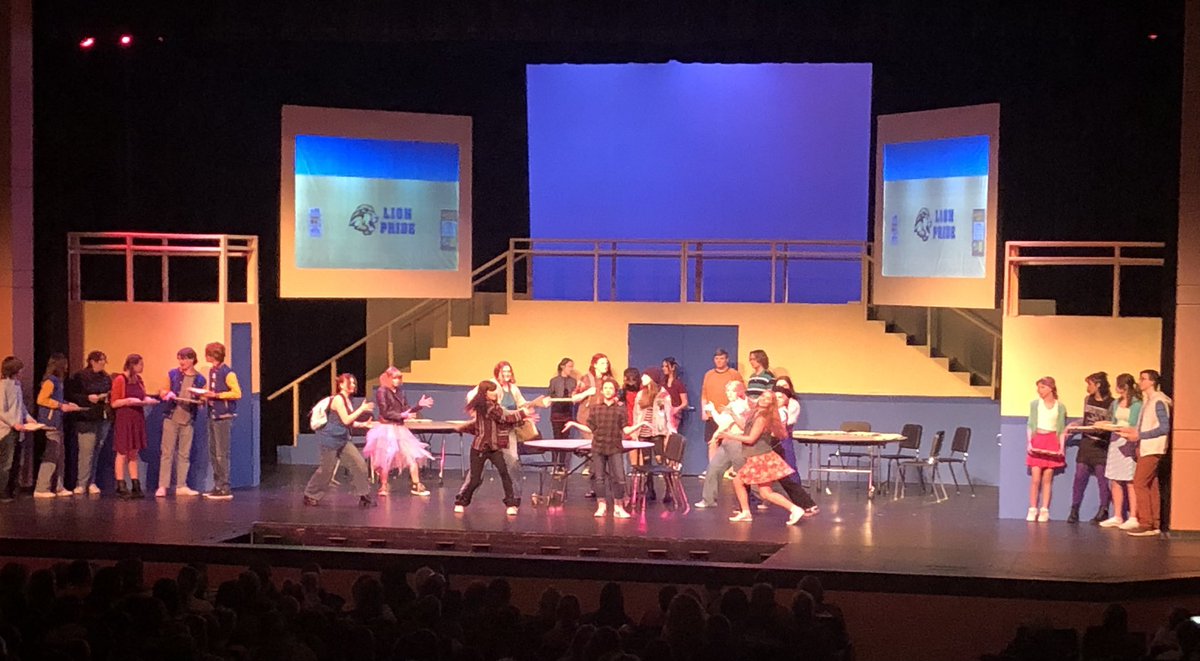 ERHS- Mean Girls- great stage designs and interactive sets! Find a performance night and enjoy! #Itsgood2beanelk @ISD728 @bittmand @karirock4 @erhs_theatre